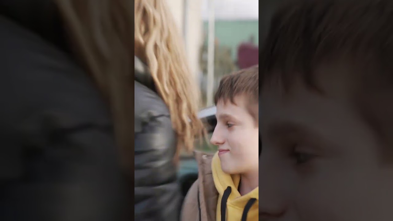 Odpala auto śrubokrętem 😅😅 | Damy i Wieśniaczki #shorts