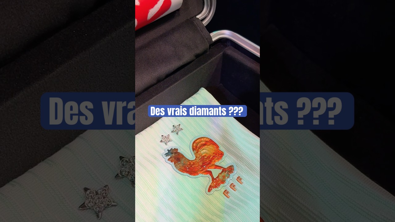 Ce maillot de la France est prot&eacute;g&eacute; dans un coffre fort !