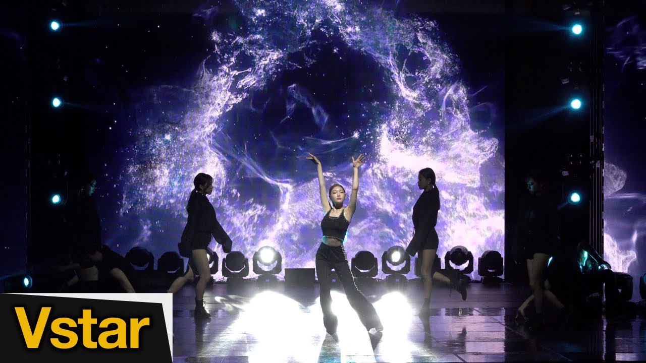 [4K] 청하 INTRO + BB + Love U @ Chung Ha Blooming Blue Showcase