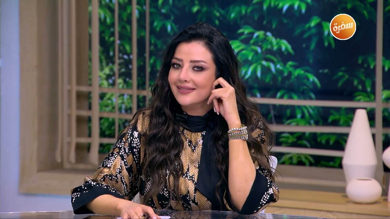 مع أم ضد تأجيل البنت لخطوة الزواج لتأمين مستقبلها المهني| هي وبس