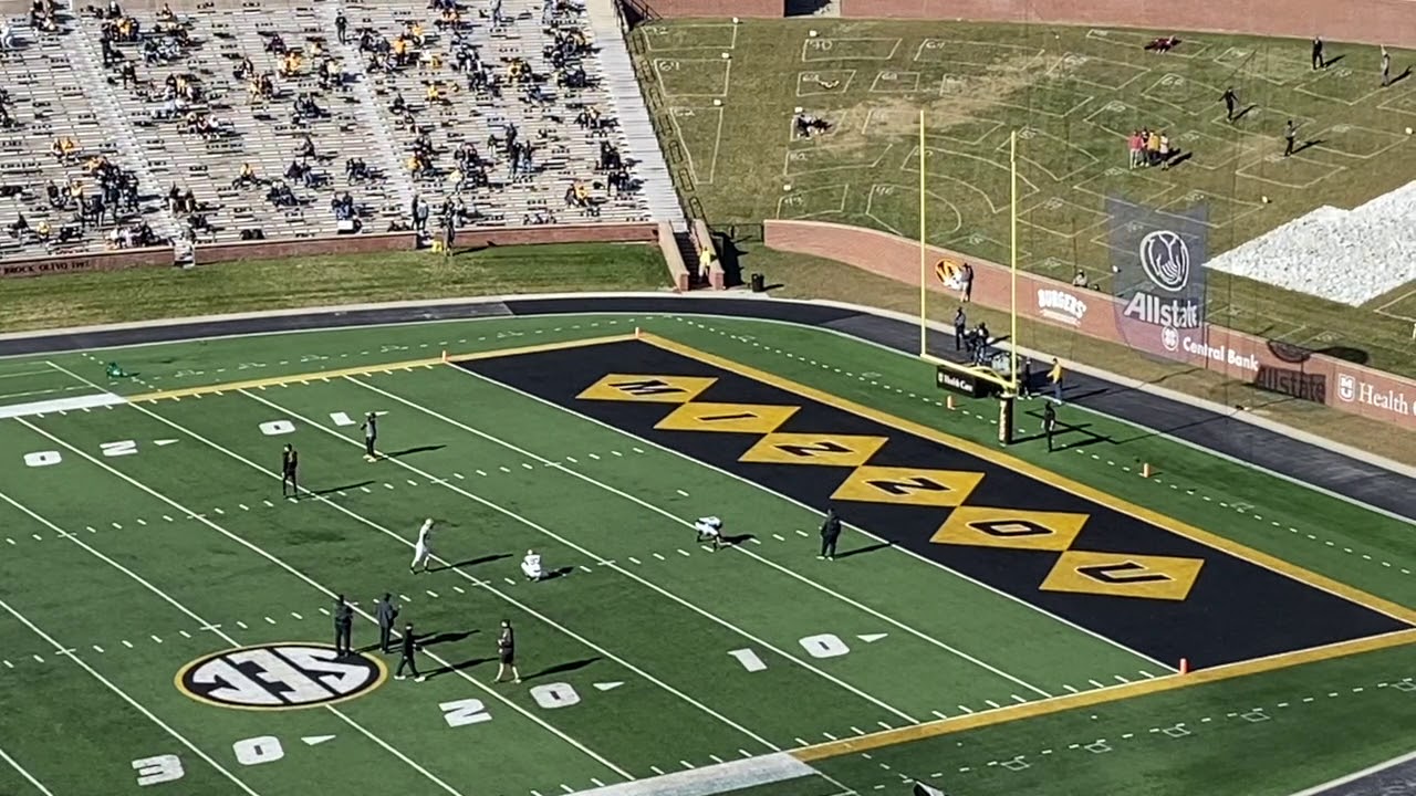 Vanderbilt Kicker Sarah Fuller Warming Up - PATs/Field Goals