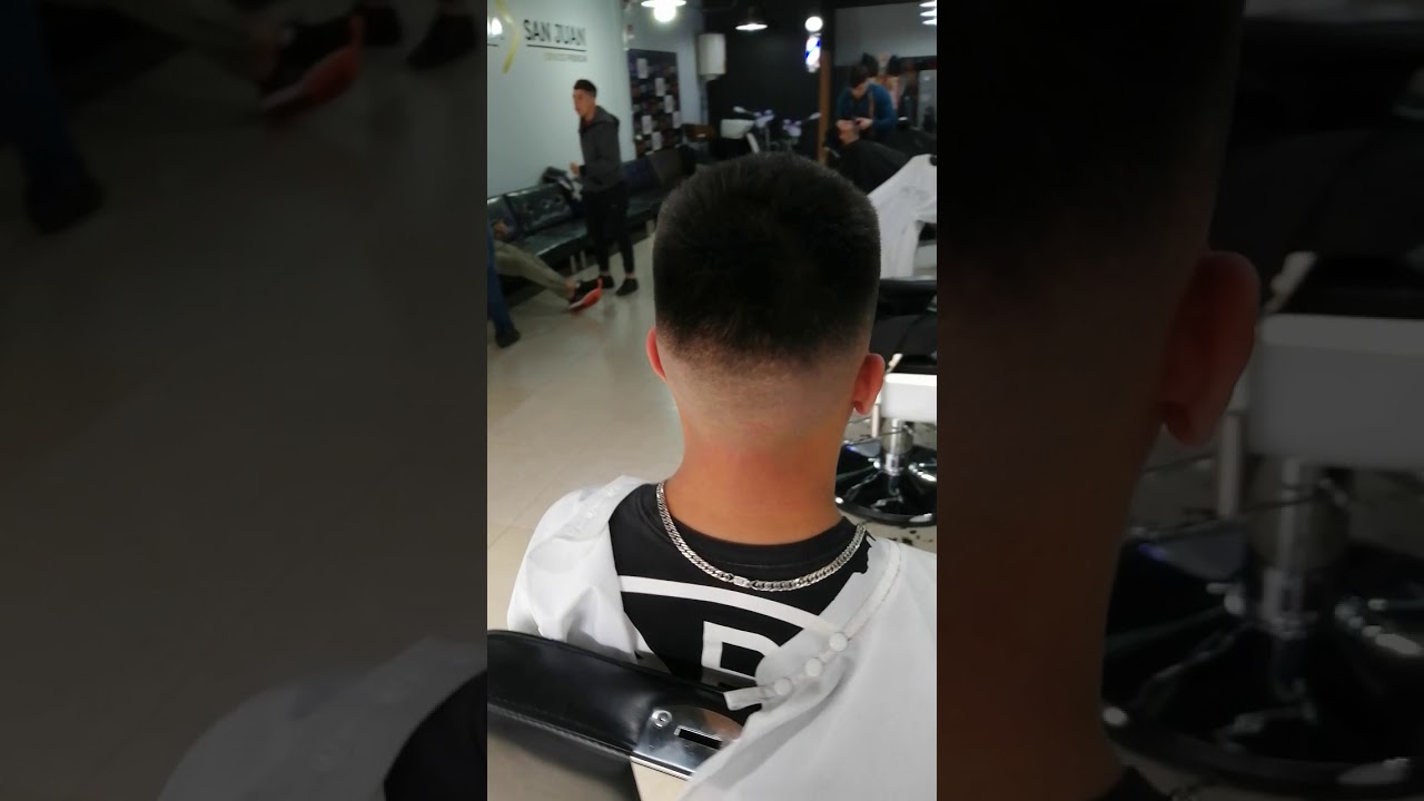 Corte fade alto al raz