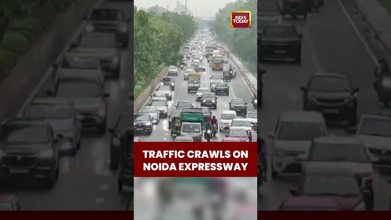 Traffic Crawls On Noida Expressway | Delhi-NCR | Rain Lashes Delhi-NCR | Monsoon