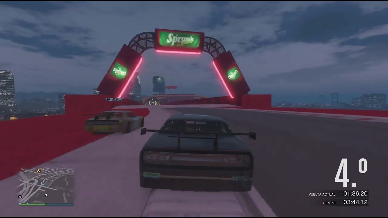 Coriendo en una carrera de GTA ONLINE 