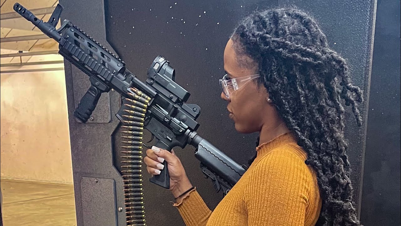 SHOOTING A BELT FED FULL AUTO AR-15 💪🏽🔥😱 (FIRST TIME)