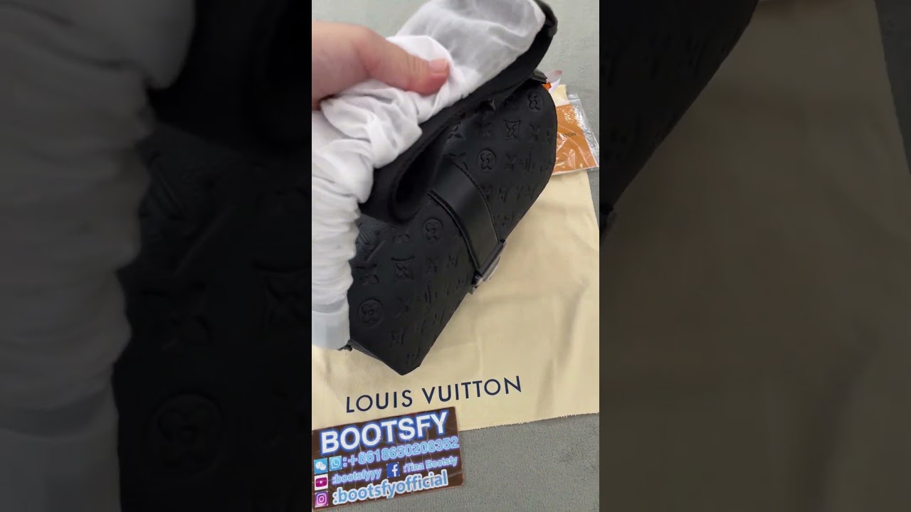 L-ouis Vuitton Taurillon Monogram S Cape Messenger Bag Black