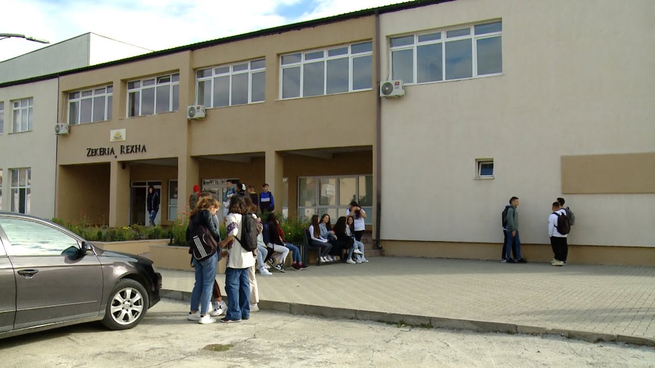 Mësimit i janë kthyer edhe disa mësimdhënës të shkollës 