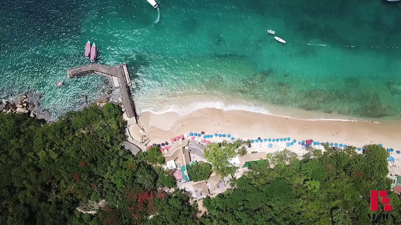 La Isla de la Roqueta en Acapulco, Mexico. Vista A&eacute;rea. Vista con un Drone.