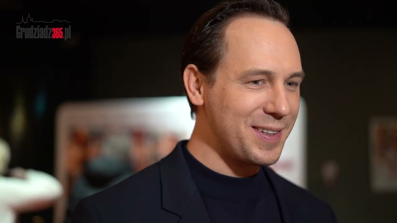 20.11.2025 - Gwiazdy na czerwonym dywanie w Grudziądzu. Przedpremiera filmu „Piernikowe serce”