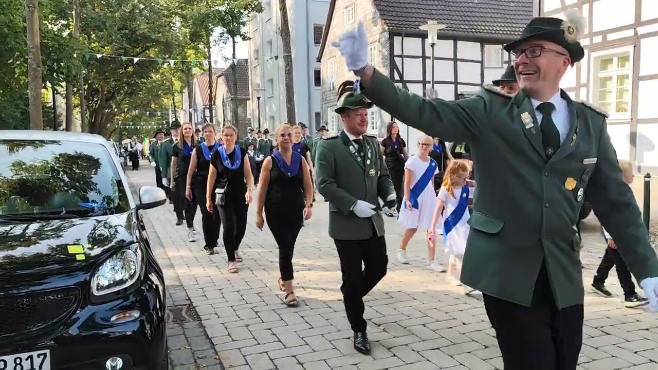 Schützenfest In Neheim Festzug Abholung Des Neuen Schützenkönig Paares Am 19.08.2024