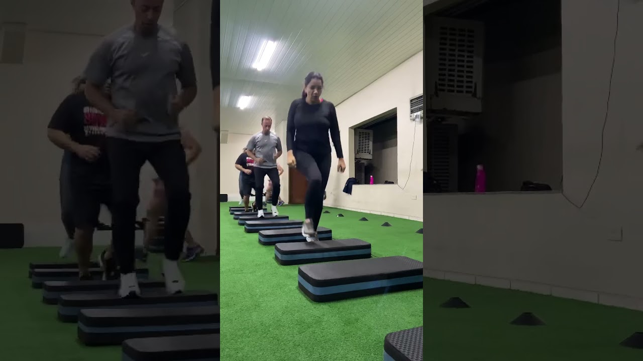 TREINO FUNCIONAL - Varia&ccedil;&atilde;o de STEP com deslocamento e Skipping baixo