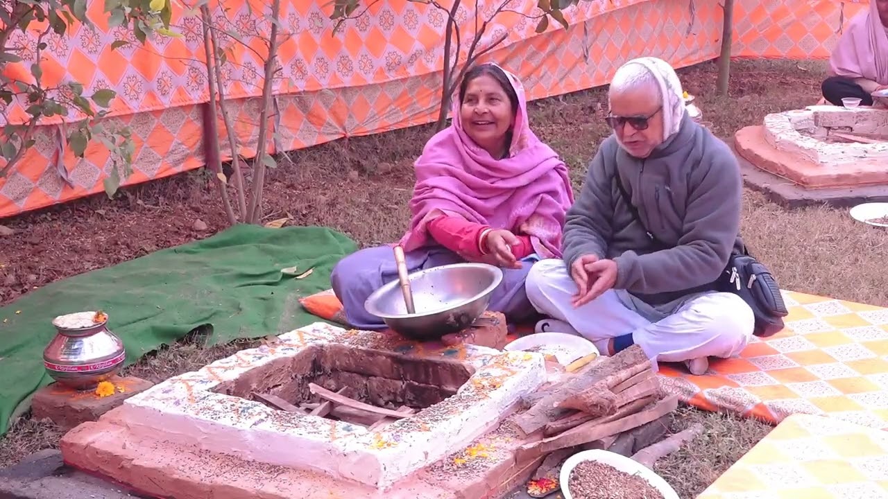 pujan havan day 2 बसंत उत्सव के पावन पर पर विशाल अष्टोत्तर शत 108 चंडी नवकुंडीय महायज्ञ