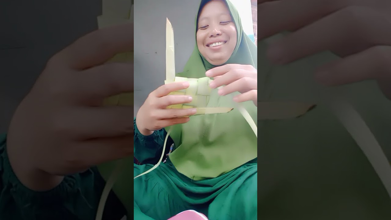 Belajar bikin ketupat 