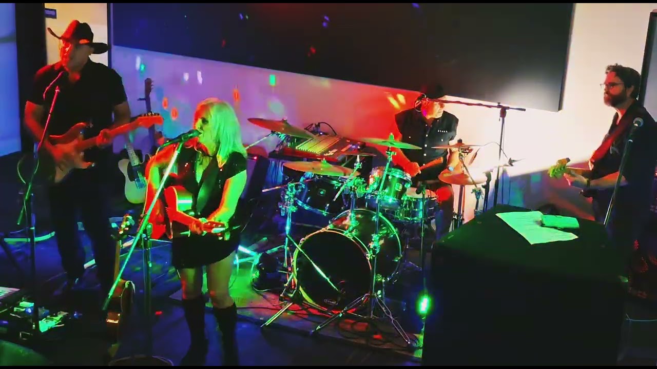 Sway. Kathryn Jones & The Rattlin Bones