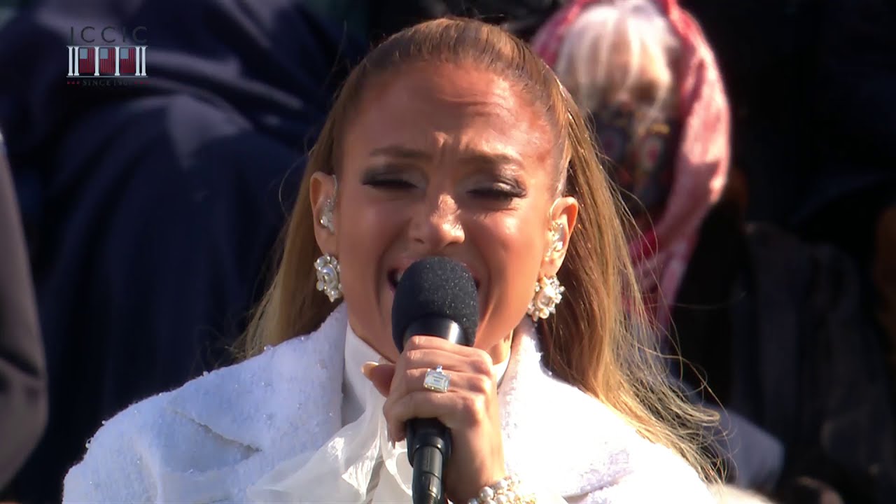 ​@JenniferLopez Performs 