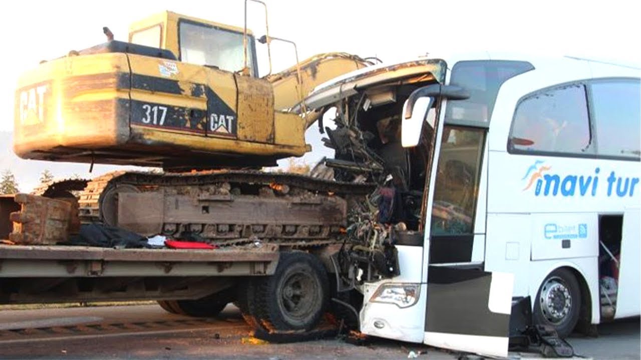 Dangerous Excavator, Dozer, Cranes, Truck & Car Working Fails - Total idiots VS Heavy Equipment 2024