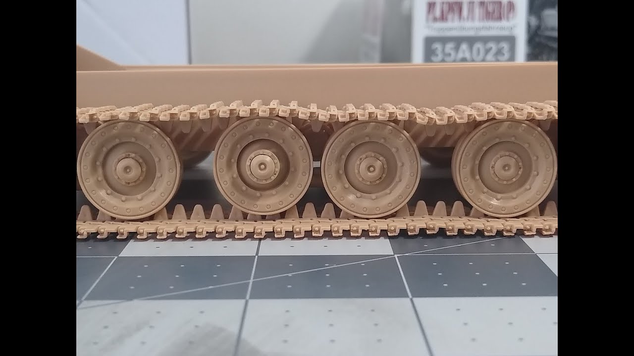 Amusing Hobby 1/35 Tiger (P) Сборка гусениц