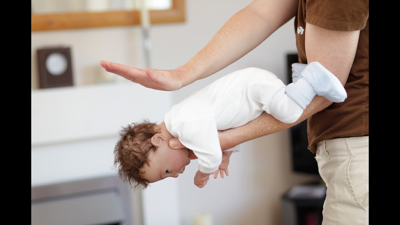 مهارة التعامل مع حالات الإختناق للأطفال  - تعليم الإسعافات الأولية - First Aid