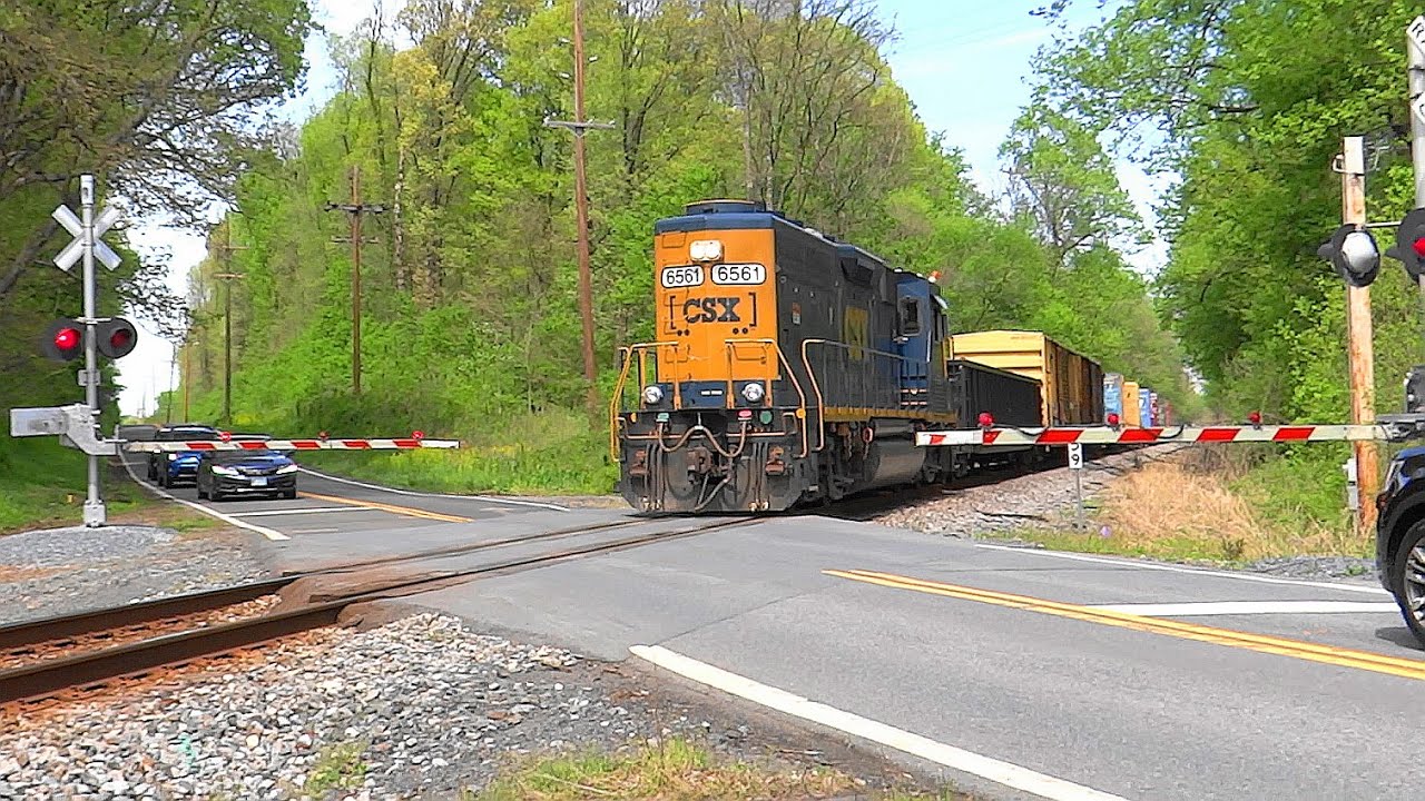 Ex- B&O CSX EMD GP40-3 Running Long Hood Forward