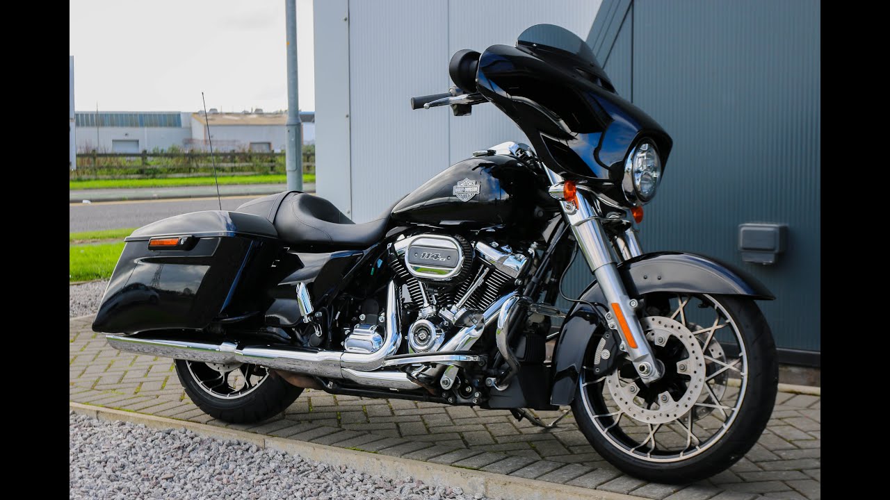2023 Harley-Davidson FLHXS Street Glide 114 in Vivid Black