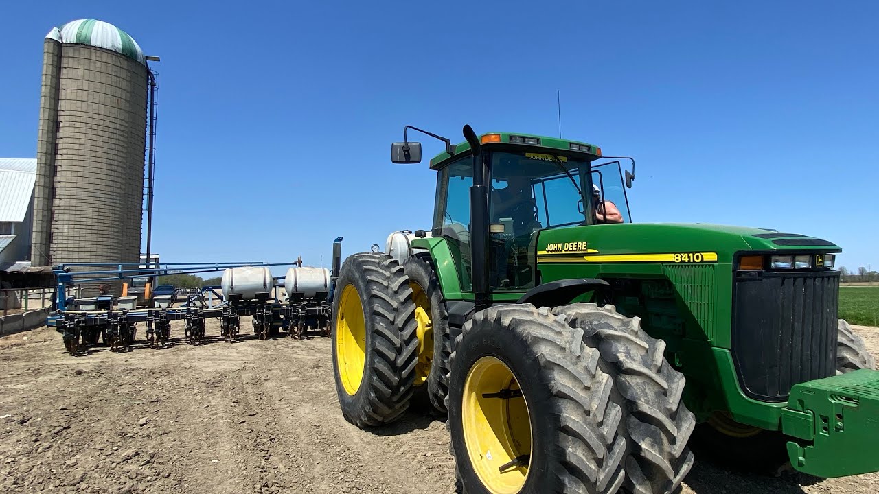 We Cloned a 8410 John Deere and Hooked it to the Corn Planter