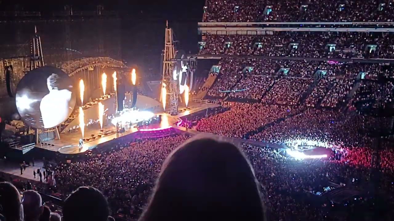 Hymn for the Weekend(Live performance Wembley Park Statium 04.09.2025)