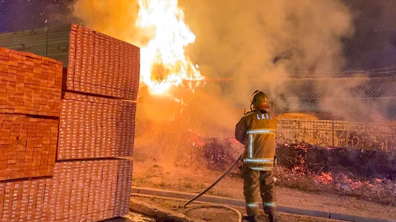 LAFD Engine 66: Rubbish Fire