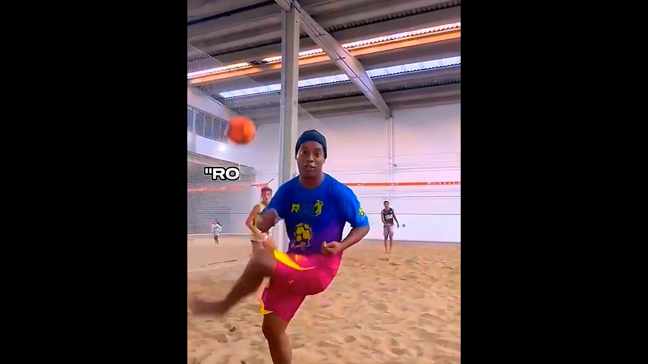 RONALDINHO GA&Uacute;CHO fazendo MAGIA no futev&ocirc;lei 🧙&zwj;♂️ #shorts