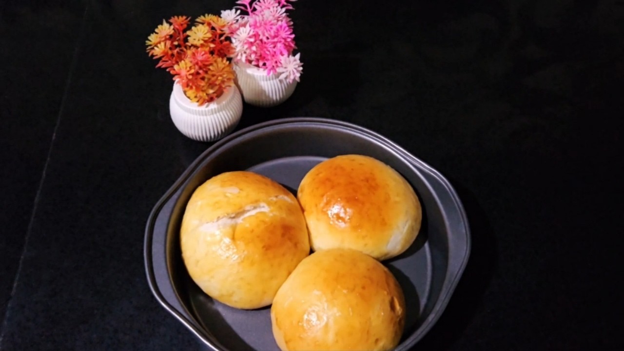 Soft & Fluffy Sweet Buns Recipe | Bakery Style Buns at Home