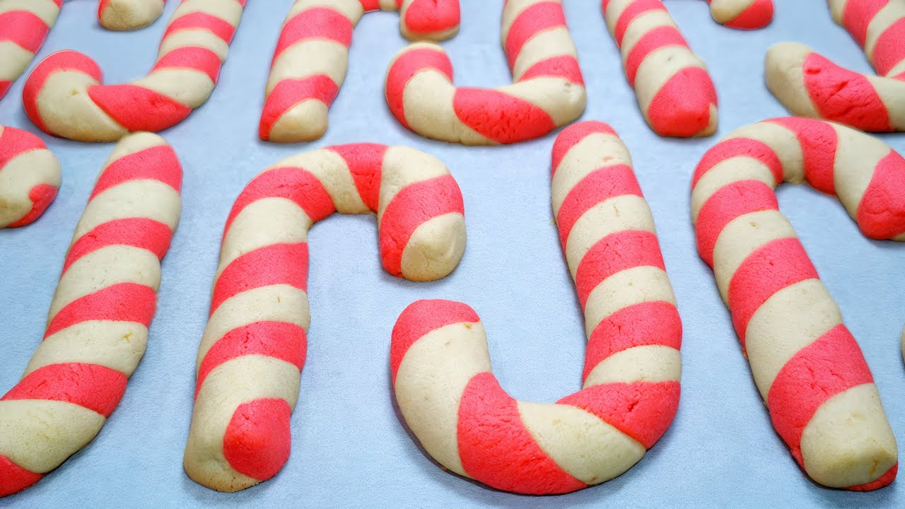 Christmas Candy Cane Cookies! Easy and Delicious!