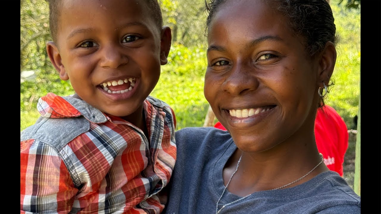 CONSTRUYENDO LA CASA DE BOBOLO Y SU FAMILIA EN VIVO