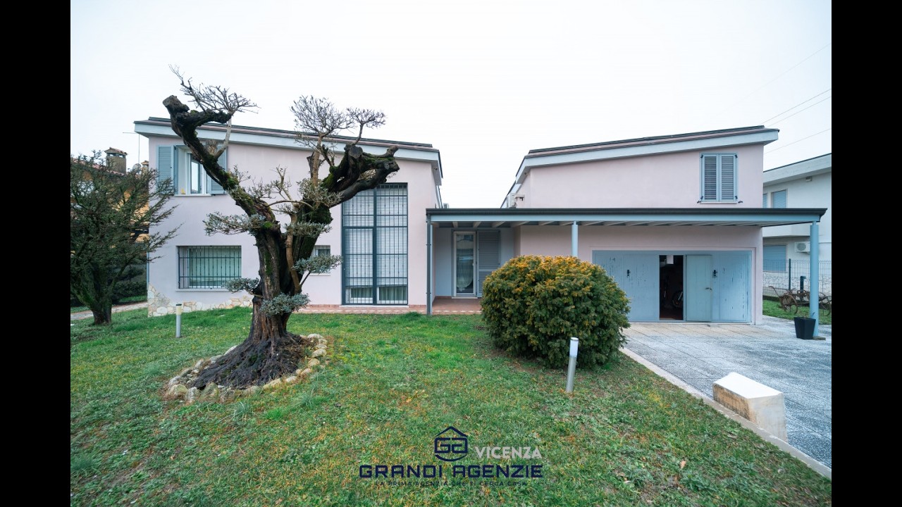 CAVAZZALE - Elegante villa con patio interno e parco con piscina