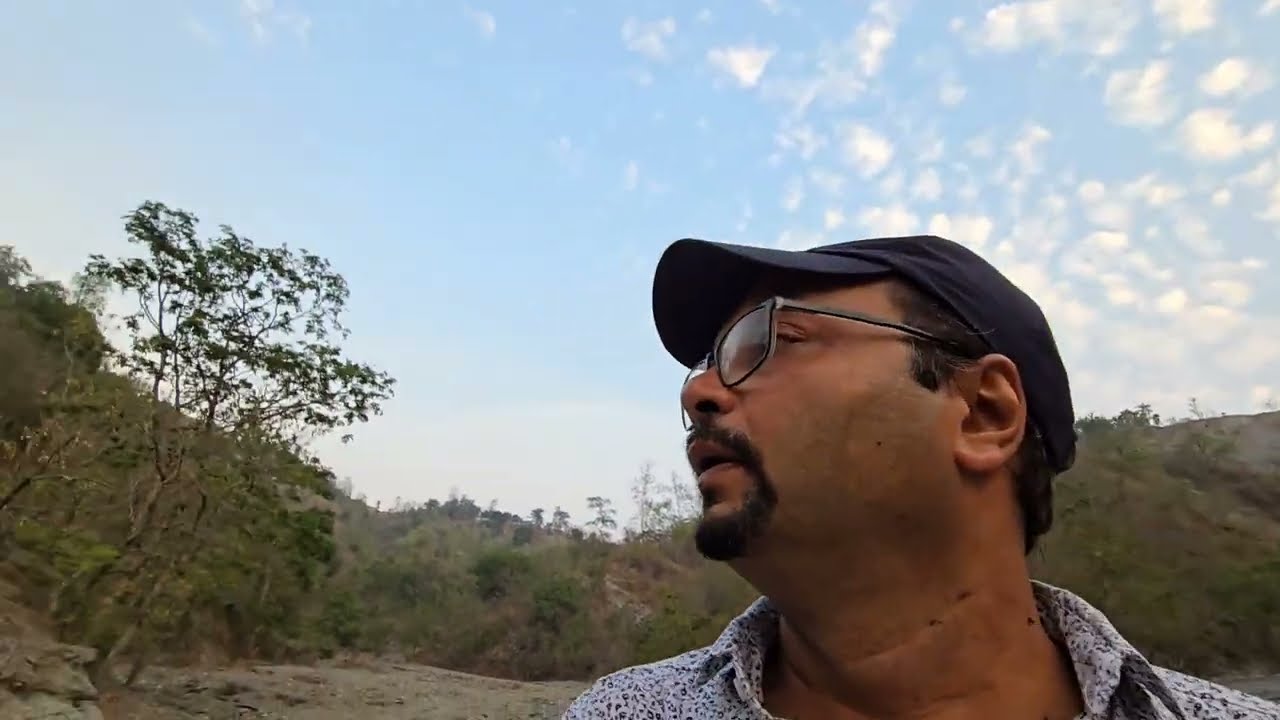 जंगल में बदबू । Lucky उठा लाया हड्डी Leopard के शिकार से । भारतीय कौवों को जहर देंगे केन्या में