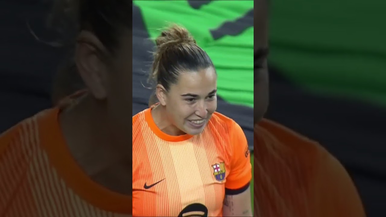 Cata Coll vol&oacute; para negarle el gol a Caroline Weir