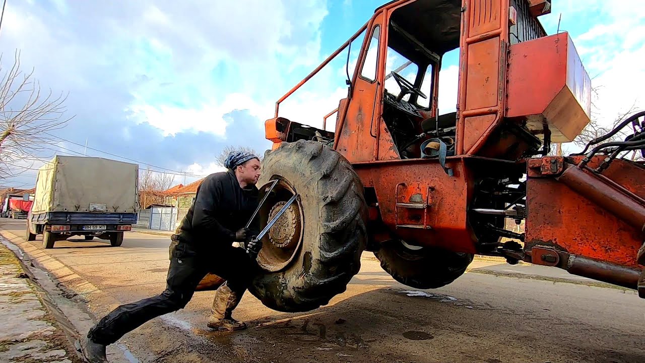 Ingenious rubber change-Schimbăm guma la TAF după o metodă ingenioasă folosită la munte