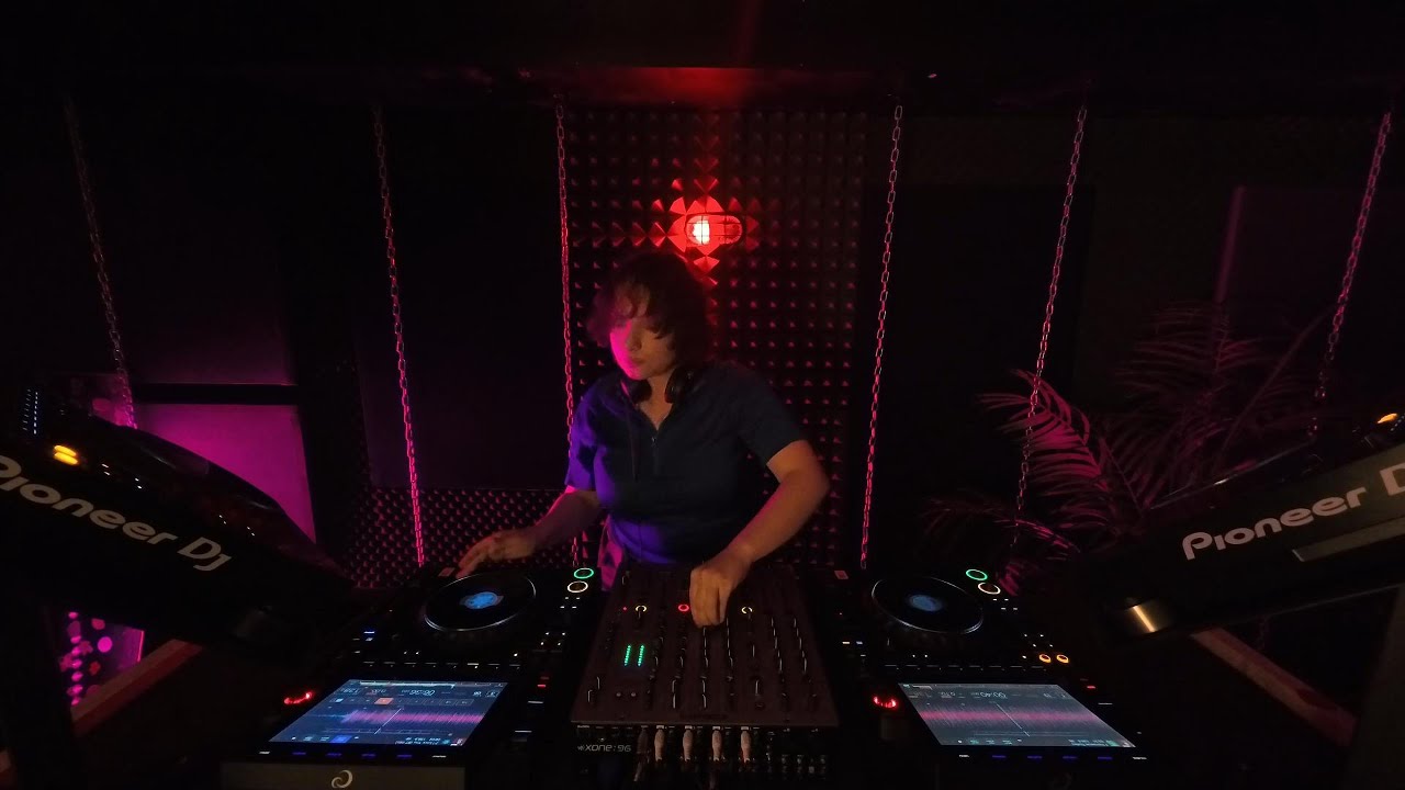 TSIONI | SONIC STAGE