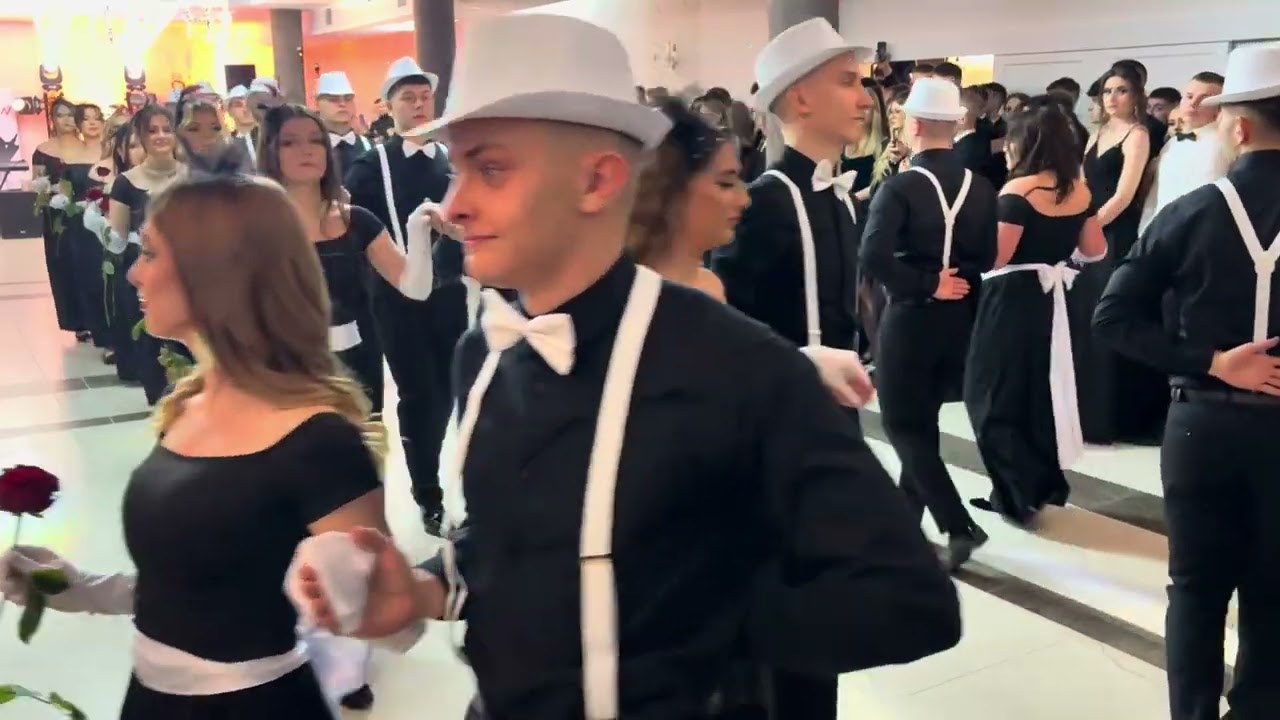 Studniówki 2025: Szkoły 72 Pułku Piechoty w Radomiu ZDZ