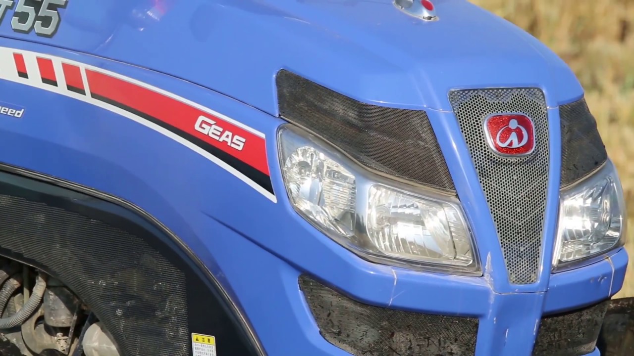 イセキトラクター・ジアス・ＮＴ５５型・ムクドリたちがトラクターの後ろを歩く・ＩＳＥＫＩ・Ｔractor