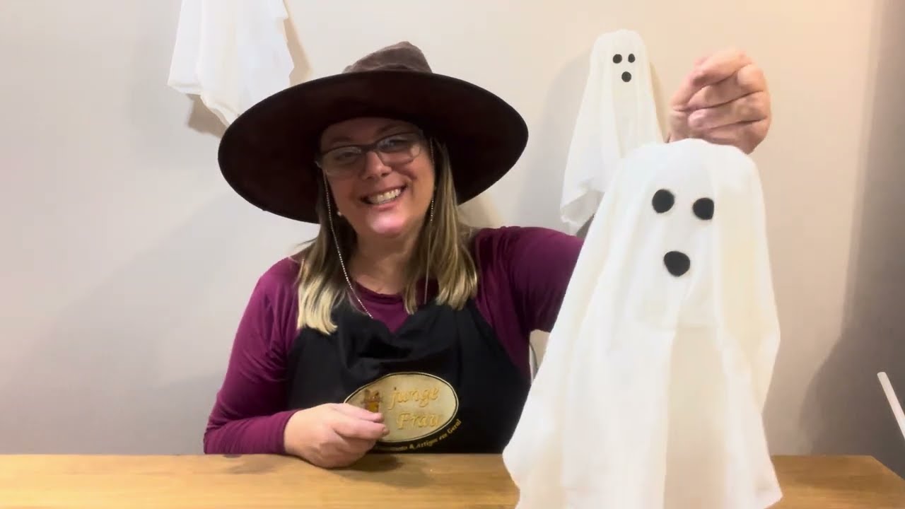 Tutorial: Fantasma voador feito de garrafa pet para o Halloween.