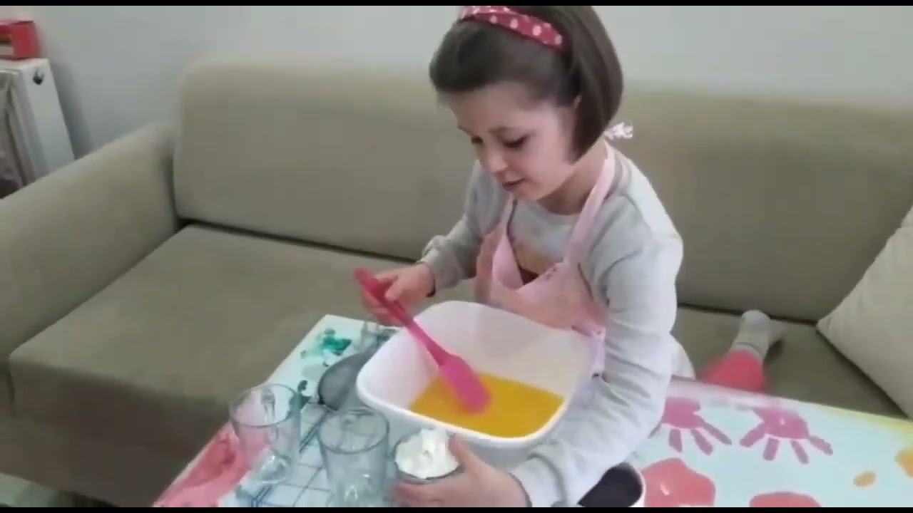 zeynoş artık kendi başına mutfakta