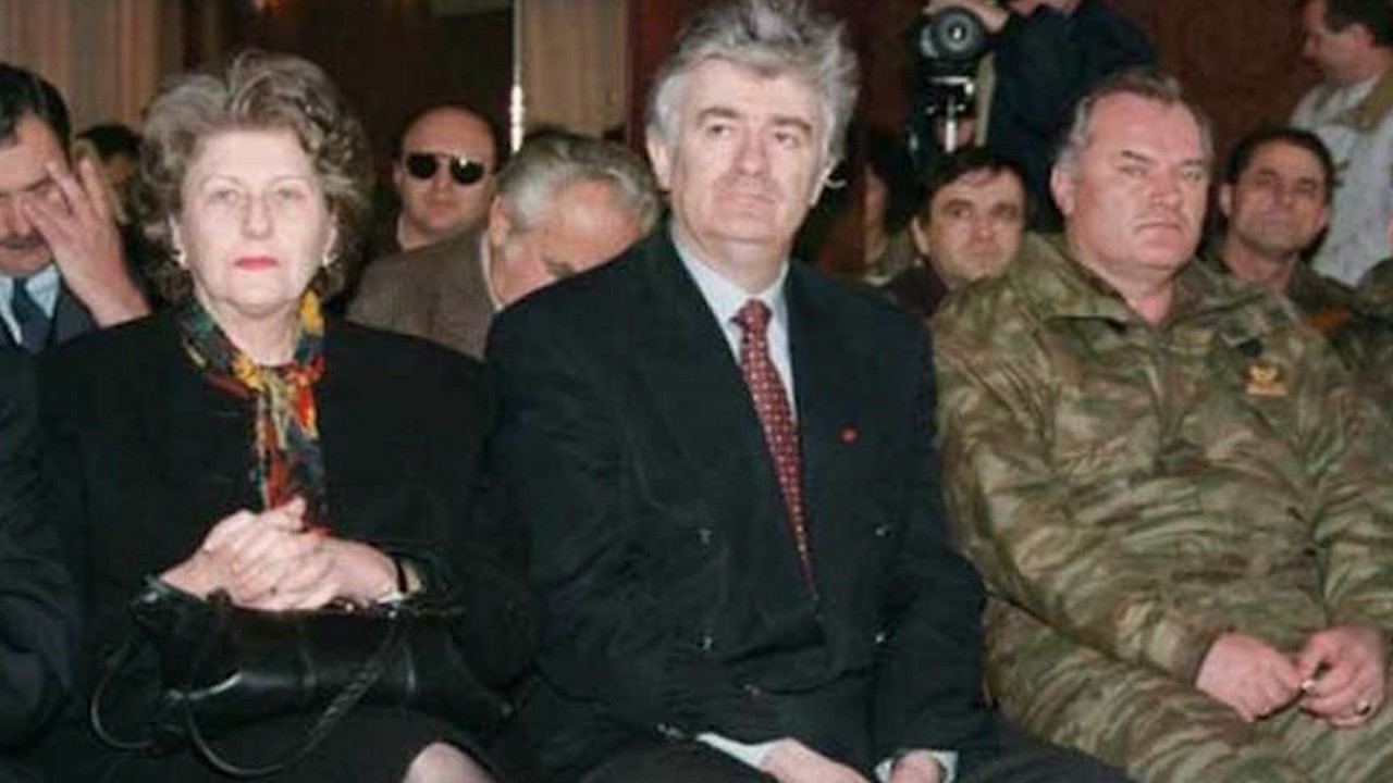 Ratni zločinac Biljana Plavšić predstavljena na izložbi „Naša žena“ u Tuzli