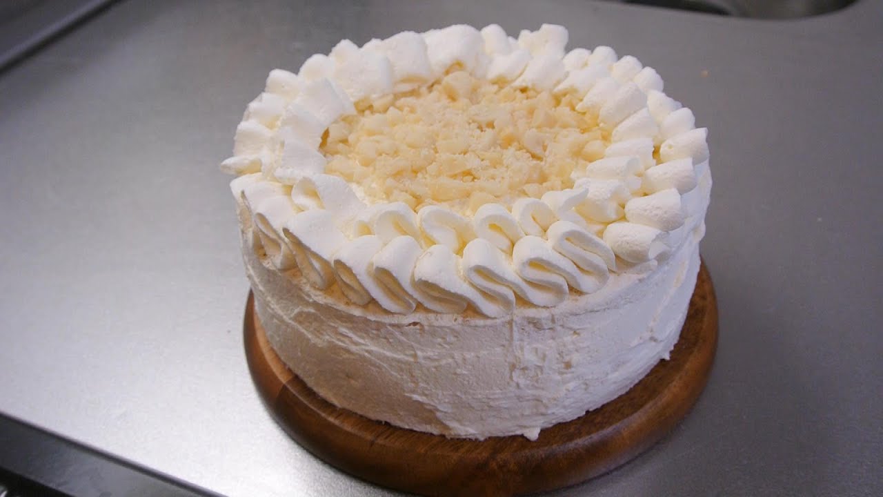 White Chocolate Cake with Macadamian Nuts ホワチョコケーキ作ったよ