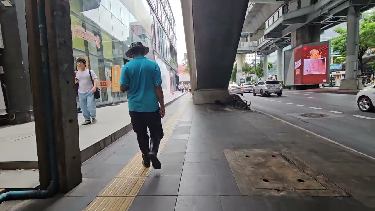 Bangkok -  Phra Khanong (E8) - Exit 3 #mrt #green #bangkok #greenline #phrakhanong