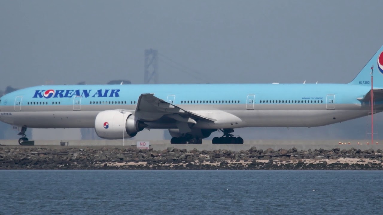 Korean Air b777 rolling takeoff