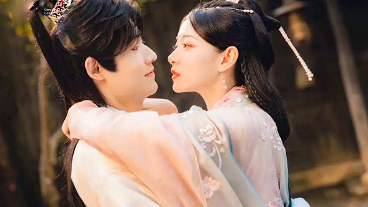 Fox teaches her beloved KongFu，and was kissed while closes eyes #chinesedrama #love #kiss #甜宠