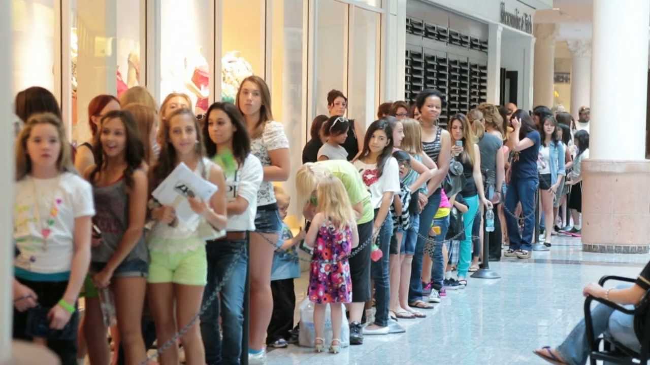 Ross Lynch - Meet and Greet - Galleria @ Sunset 16th Birthday