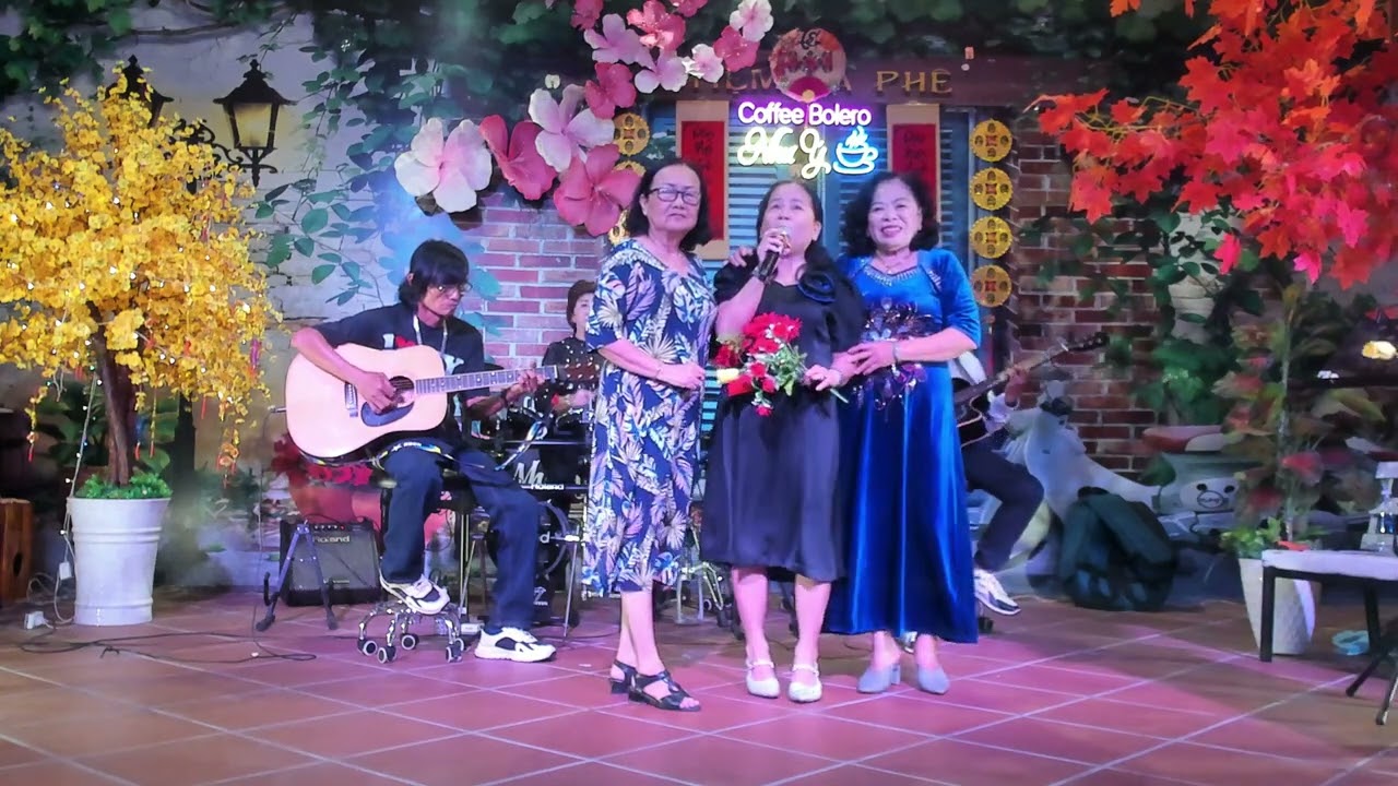 Khu phố ngày xưa -  Sáng tác: Tú Nhi  - Trình bày : Lưu Lệ