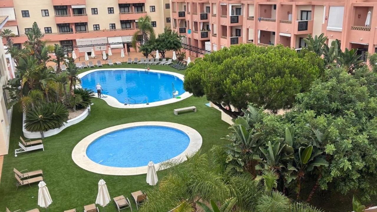 Acogedor y tranquilo apartamento | Huelva, Spain | Hotel Review 🛏️