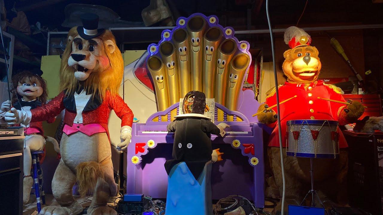 Аниматронное шоу Advanced Animations Circus World Jamboree в Hounddog Productions CT