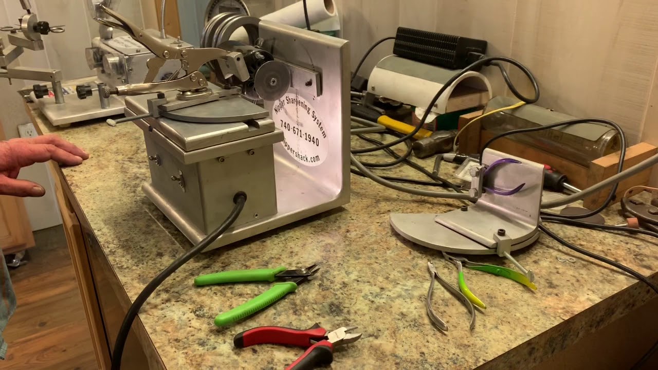 Nippermachine sharpening wire cutters